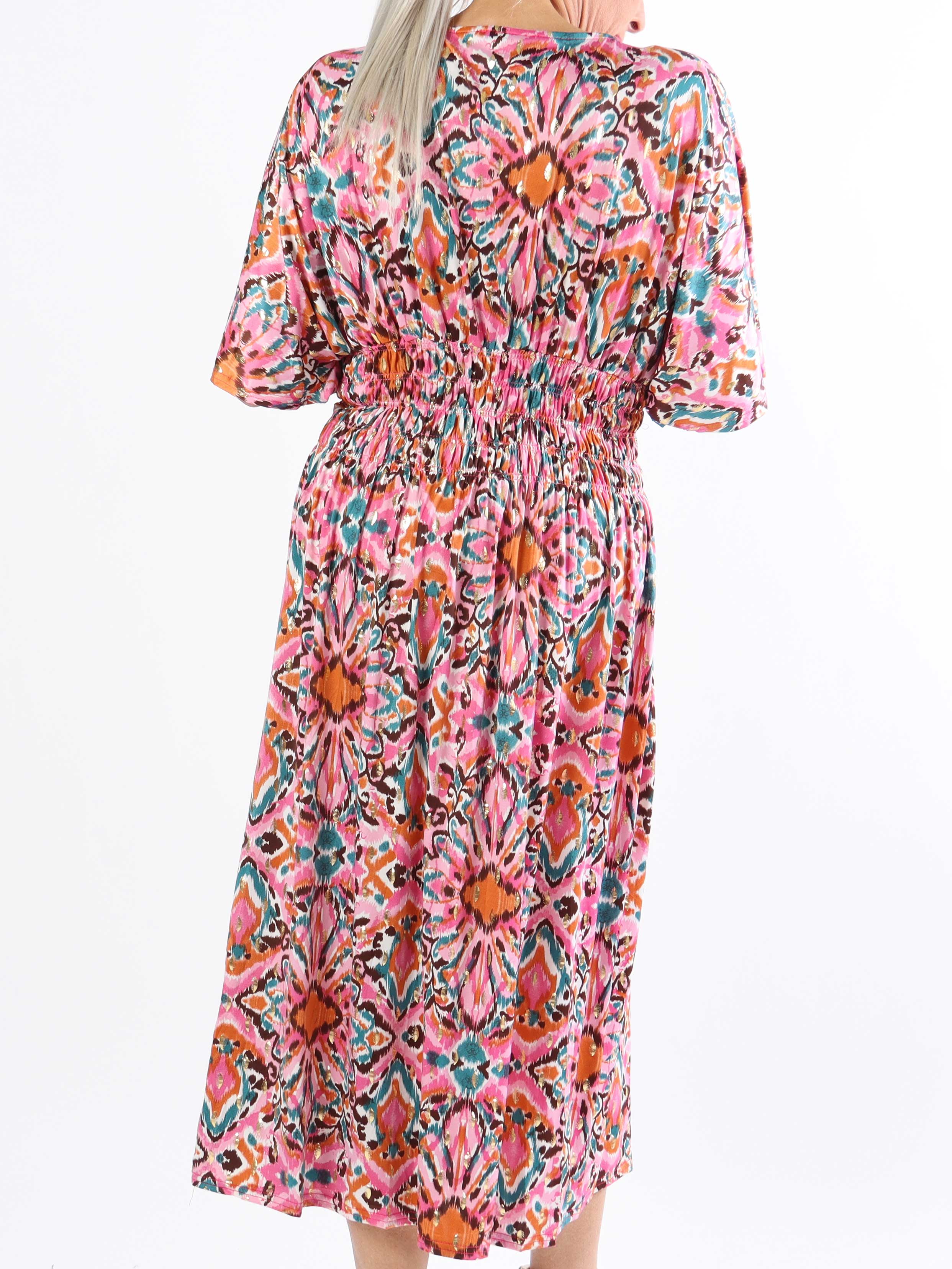 Pams Peacock Midi - Elastisk plussize kjole i print med guldmotiver